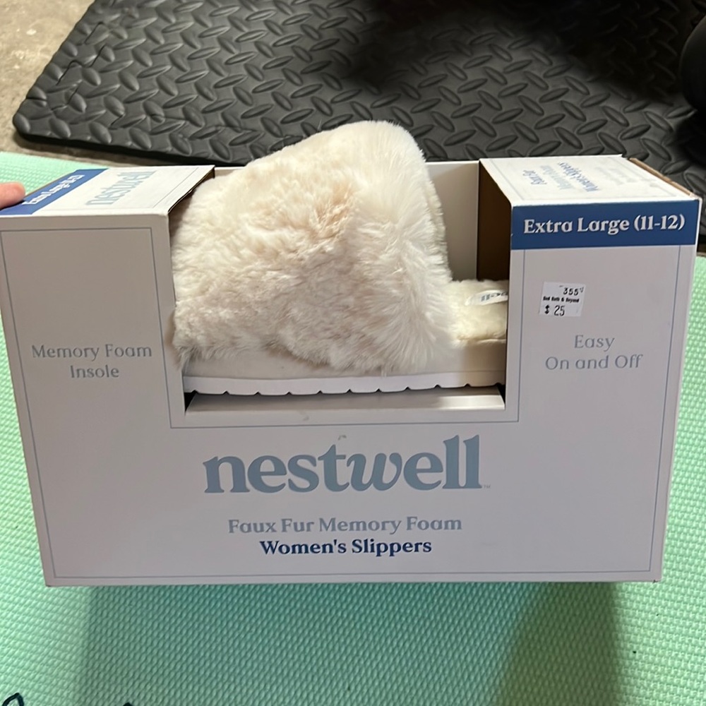 Nestwell Woman’s Slippers